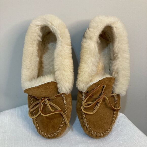 Minnetonka Shoes - Minnetonka Fleece Slippers in Chestnut